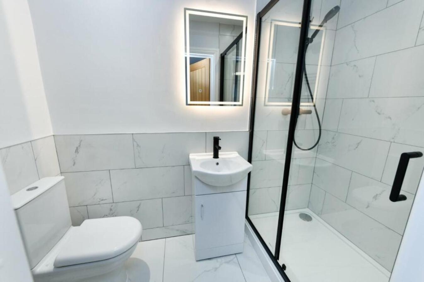 Brand New Centre - Free Offsite Parking Available * Nottingham